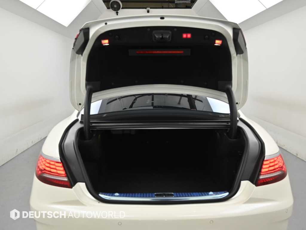 Mercedes-Benz S-Class — photo 19
