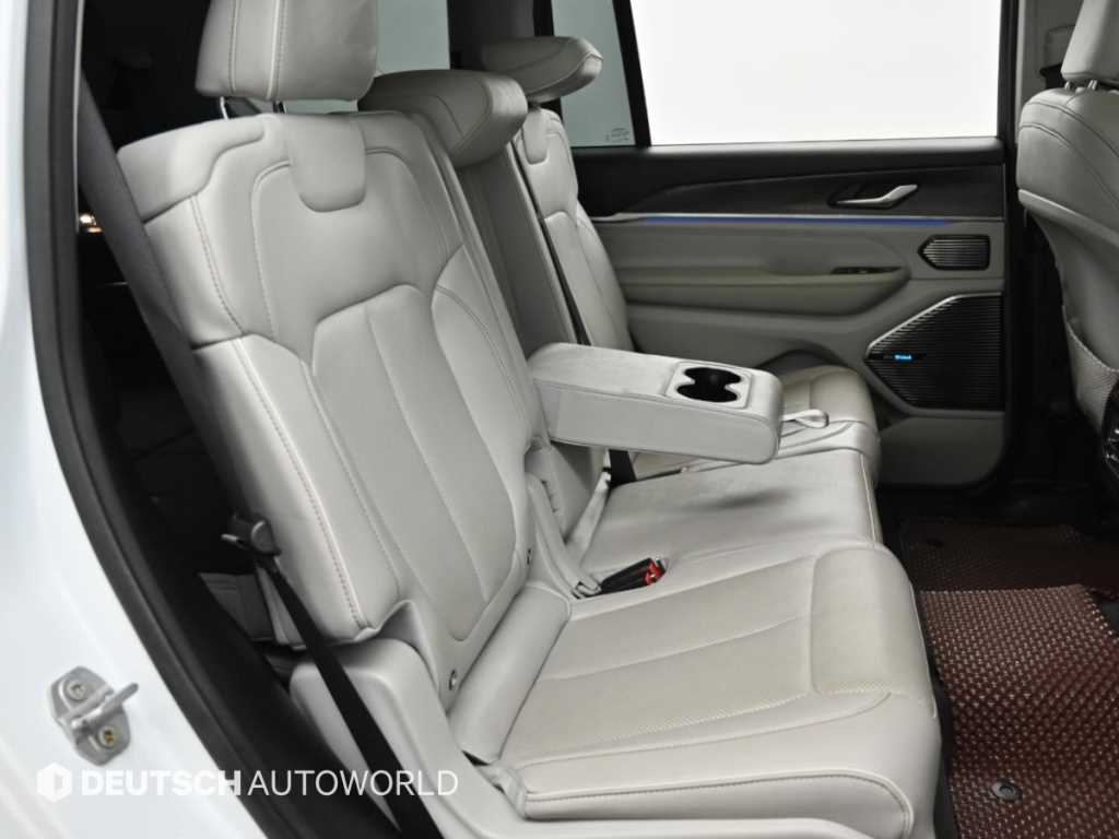 Jeep Cherokee — photo 12