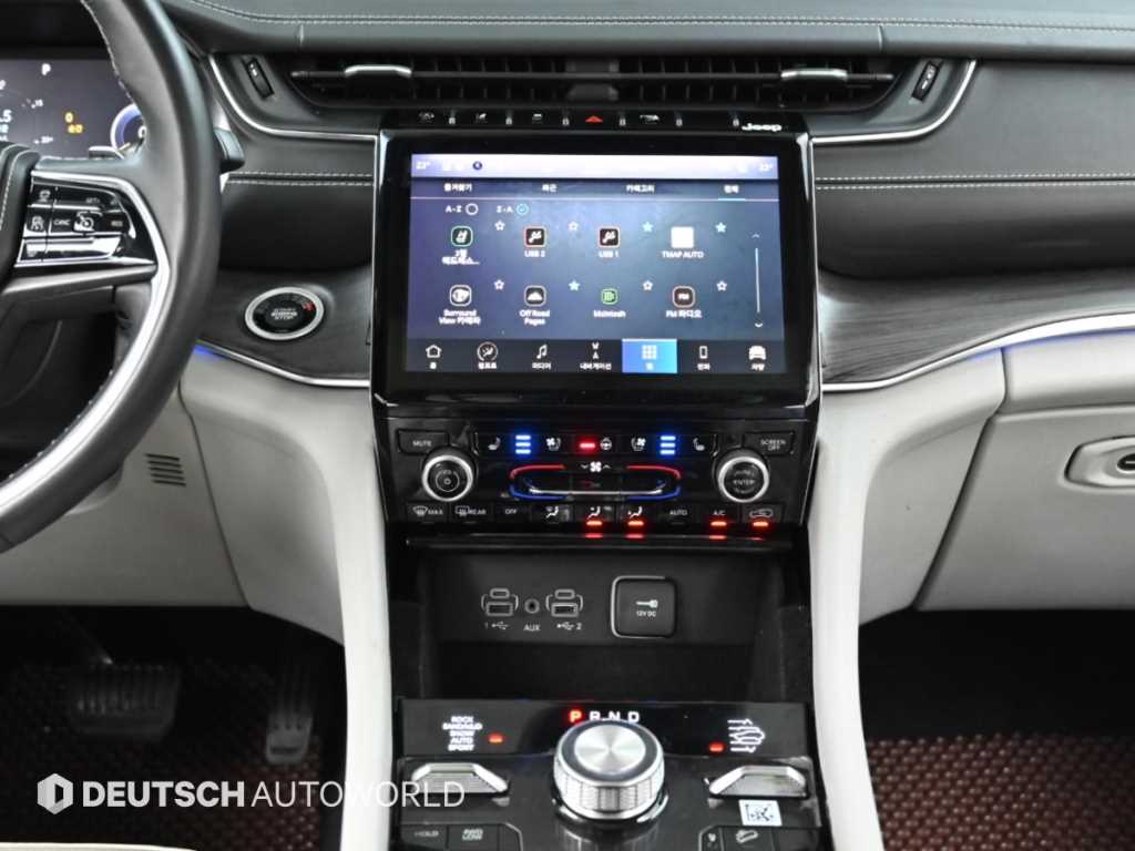 Jeep Cherokee — photo 14