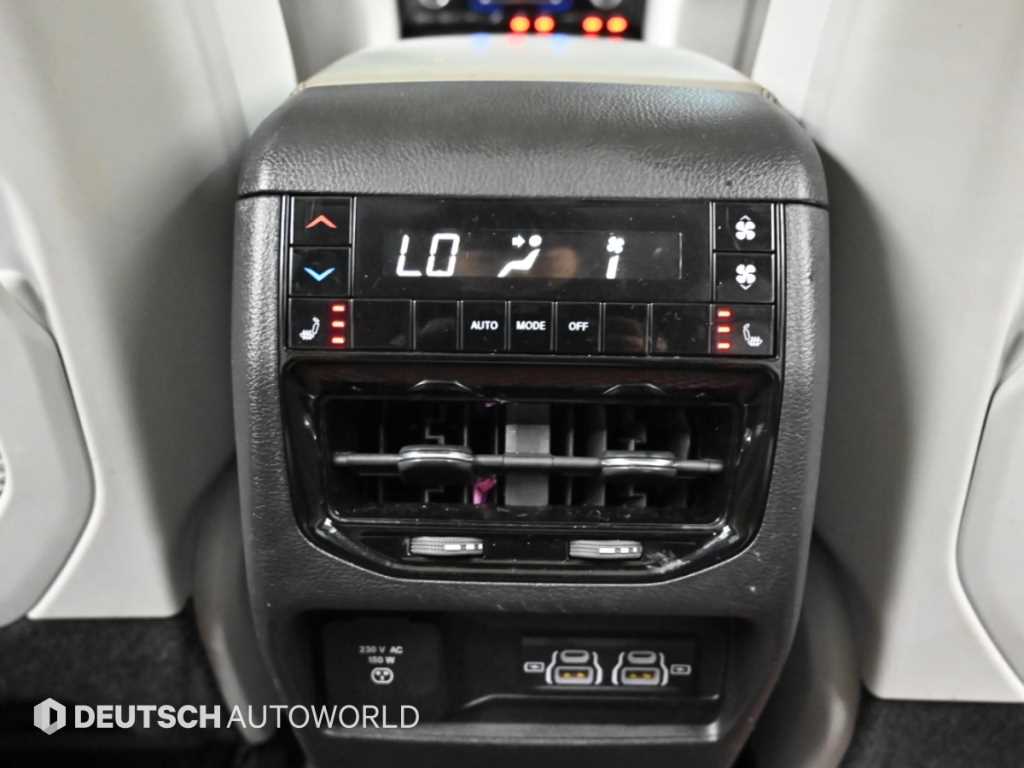 Jeep Cherokee — photo 16
