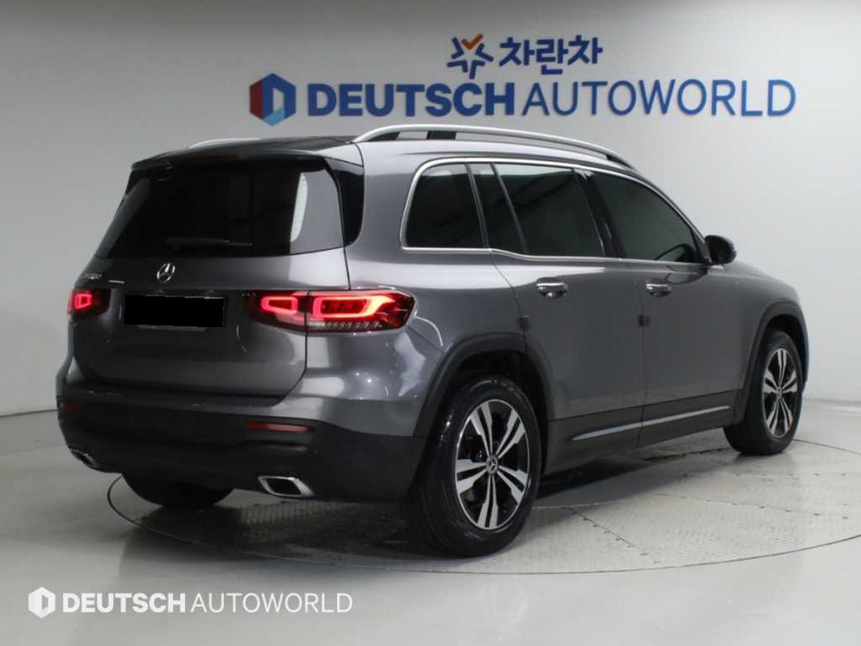 Mercedes-Benz GLB-Class — photo 02