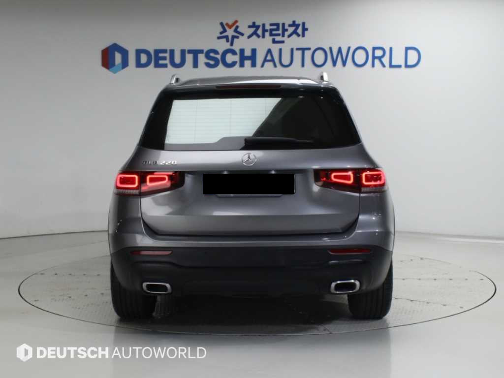 Mercedes-Benz GLB-Class — photo 04