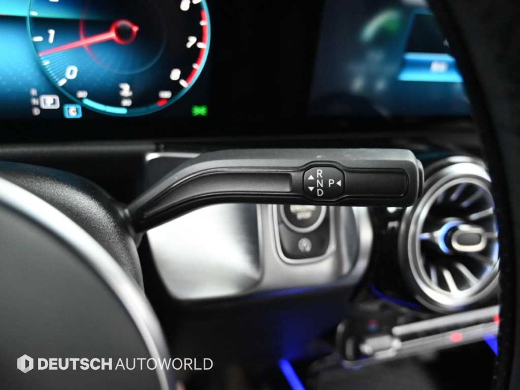 Mercedes-Benz GLB-Class — photo 09