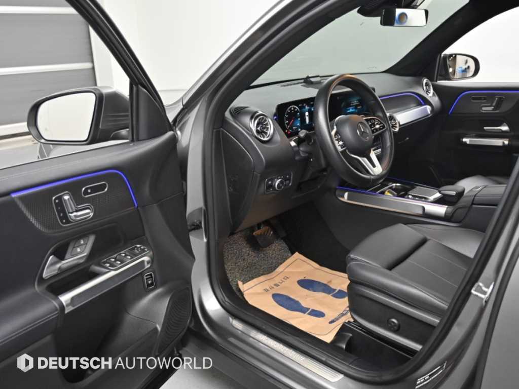 Mercedes-Benz GLB-Class — photo 11