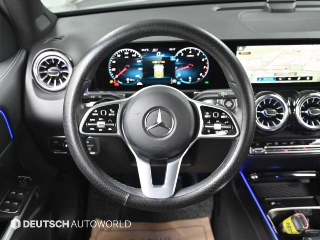 Mercedes-Benz GLB-Class — photo 13