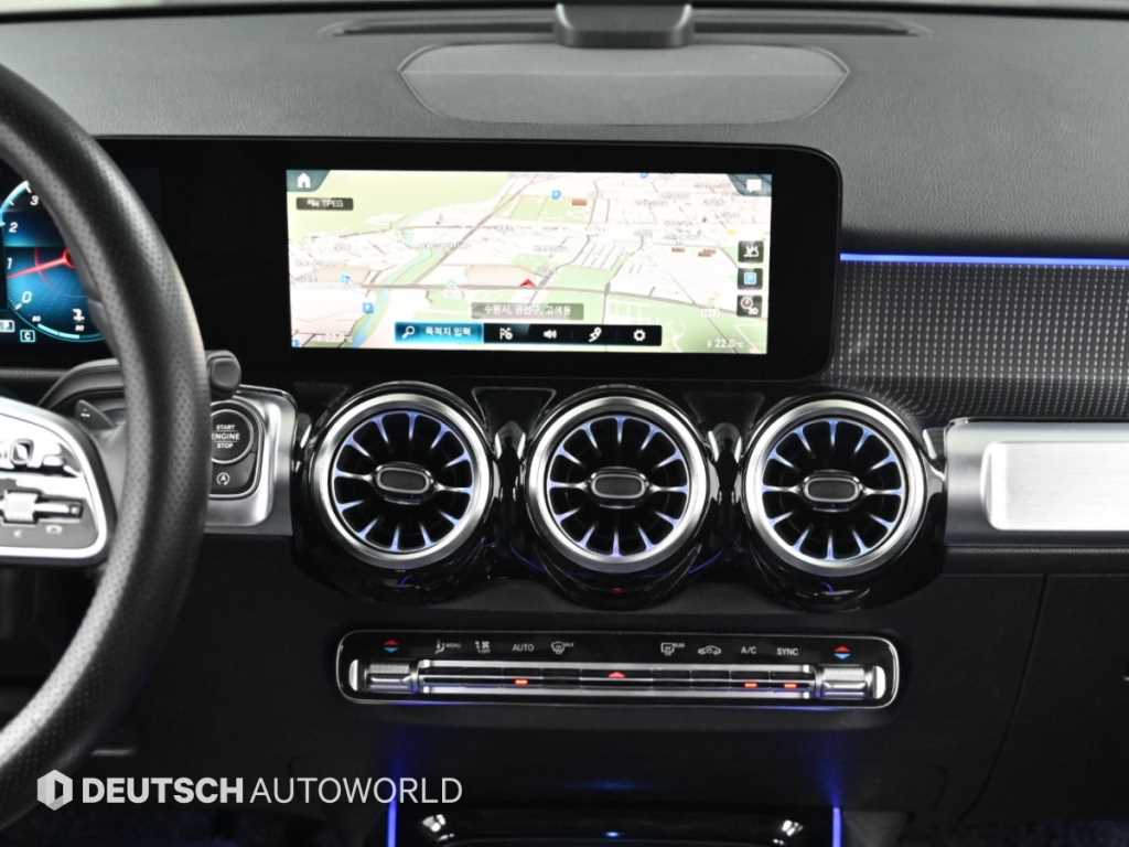 Mercedes-Benz GLB-Class — photo 14