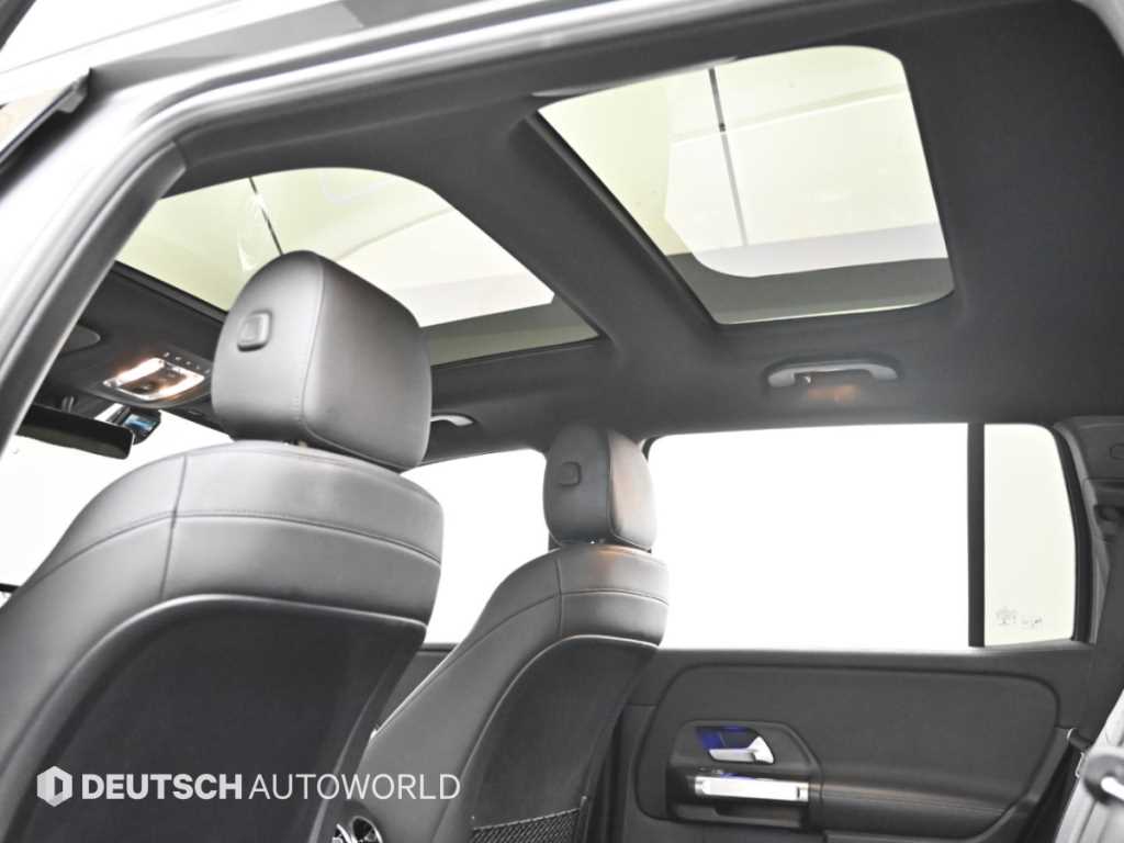 Mercedes-Benz GLB-Class — photo 18