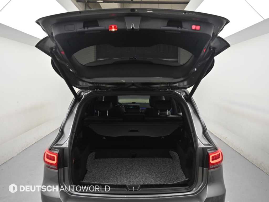 Mercedes-Benz GLB-Class — photo 19