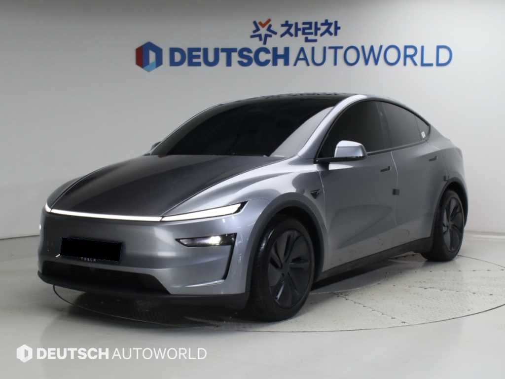 Tesla Model Y — photo 01