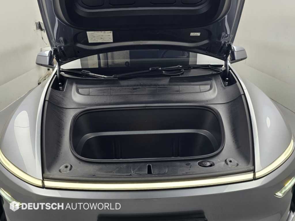Tesla Model Y — photo 06