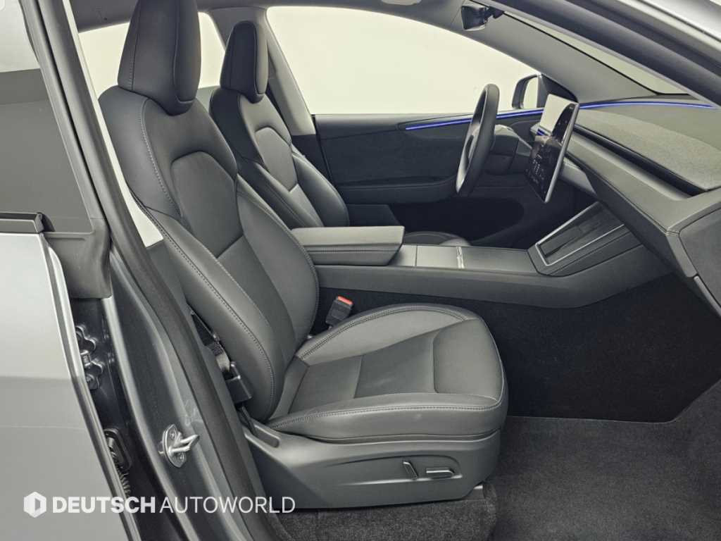 Tesla Model Y — photo 10