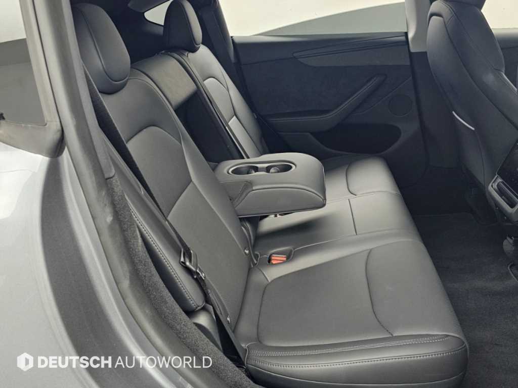 Tesla Model Y — photo 12