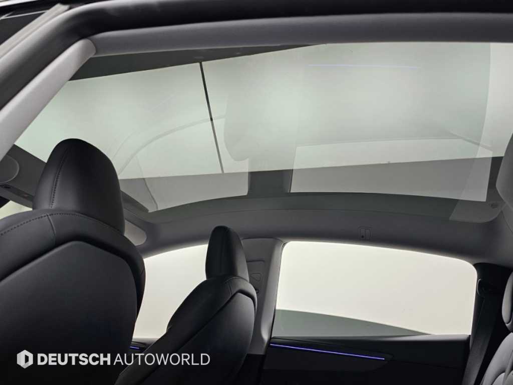 Tesla Model Y — photo 18