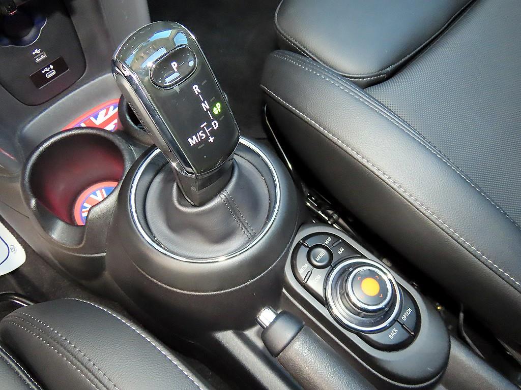 Mini Cooper — photo 11