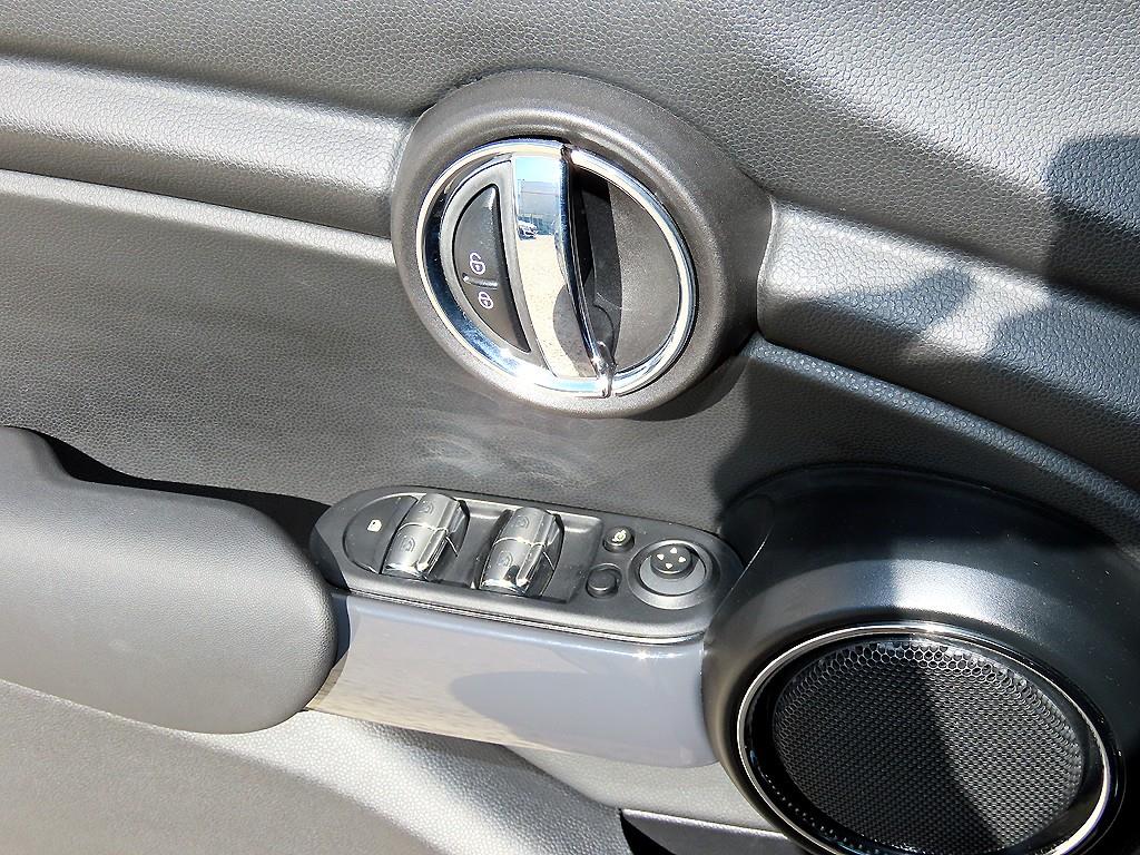 Mini Cooper — photo 12
