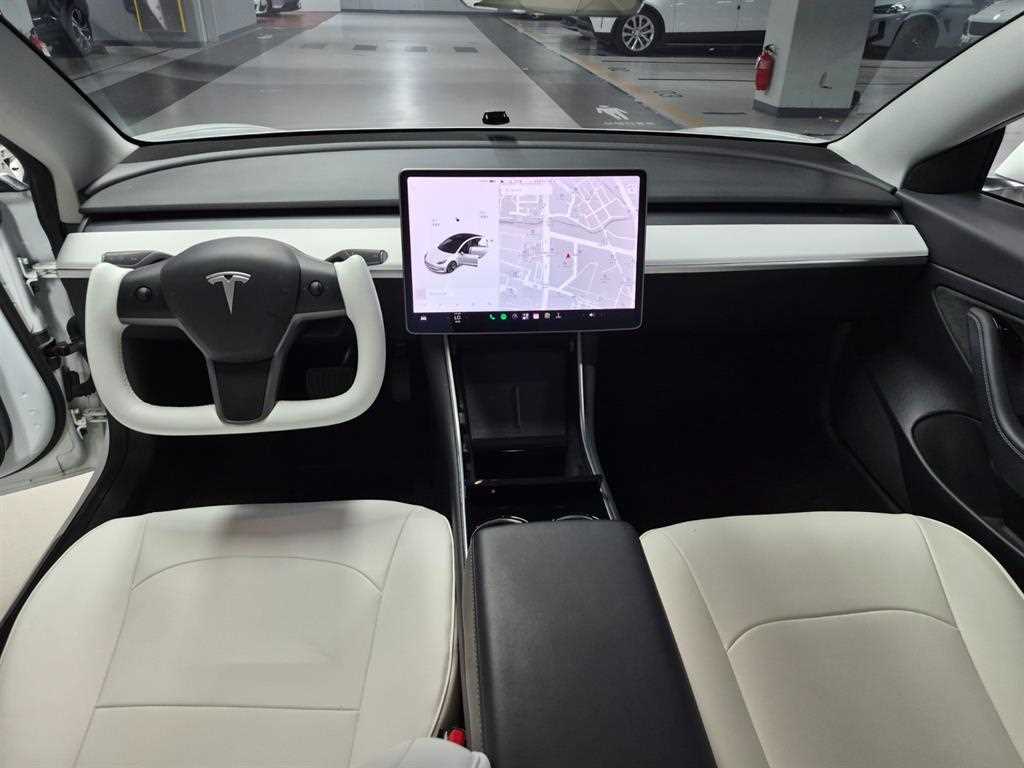 Tesla Model 3 — photo 01