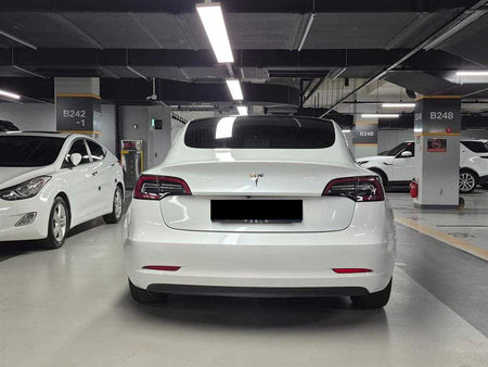 Tesla Model 3 — photo 05