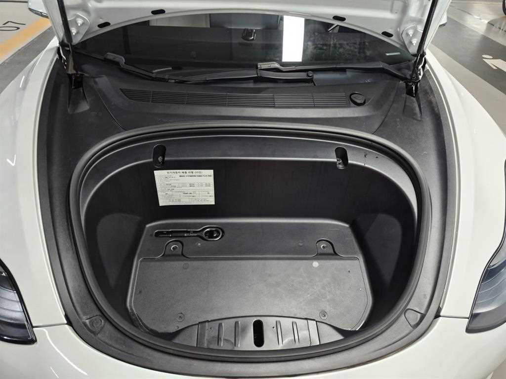 Tesla Model 3 — photo 07