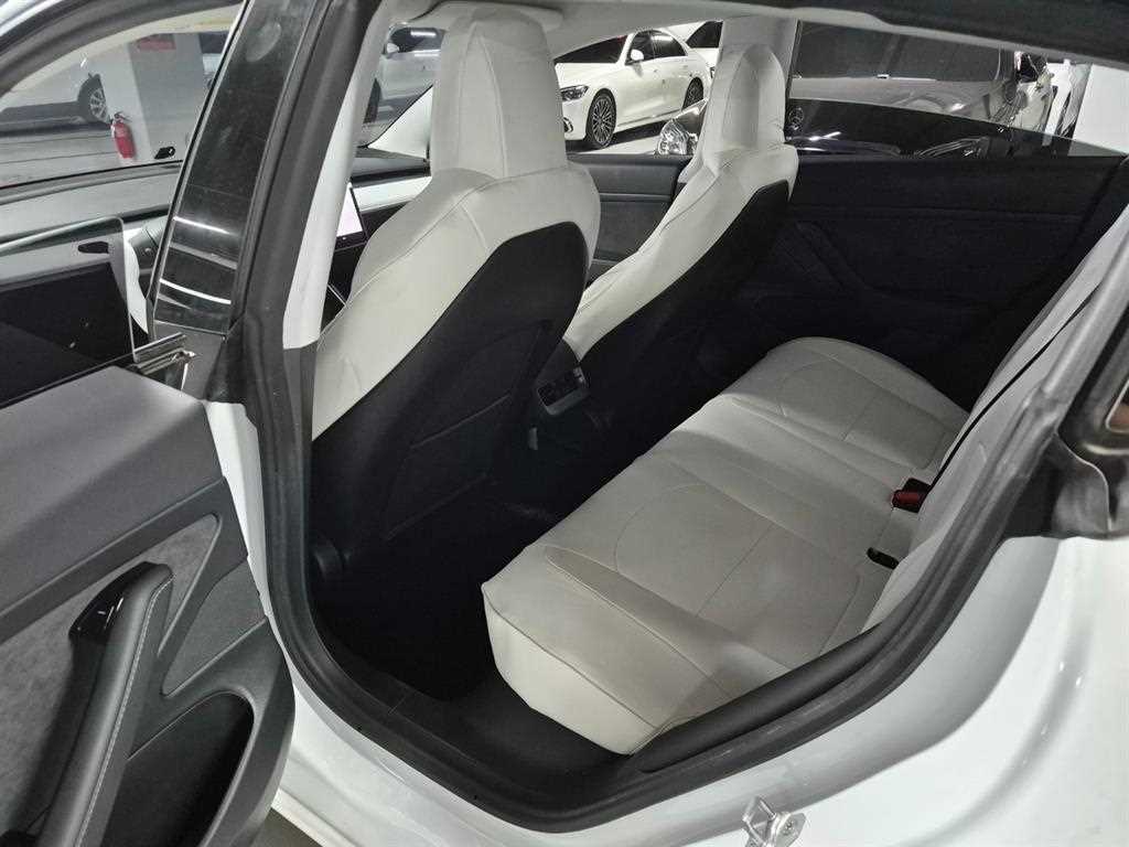 Tesla Model 3 — photo 09