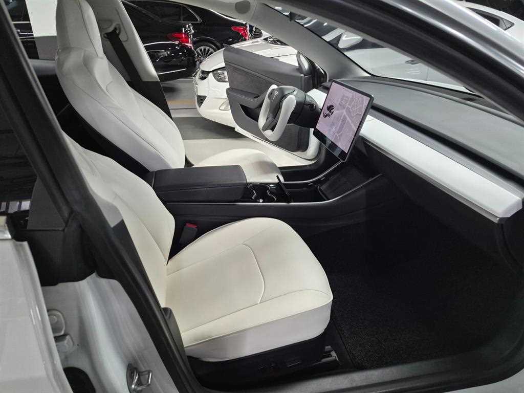 Tesla Model 3 — photo 10