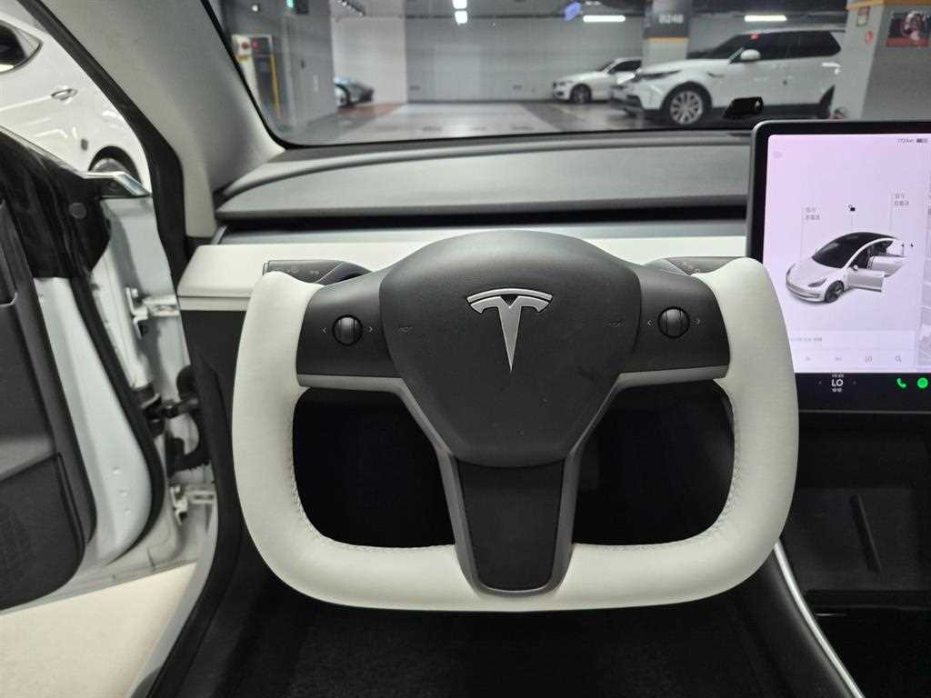 Tesla Model 3 — photo 12