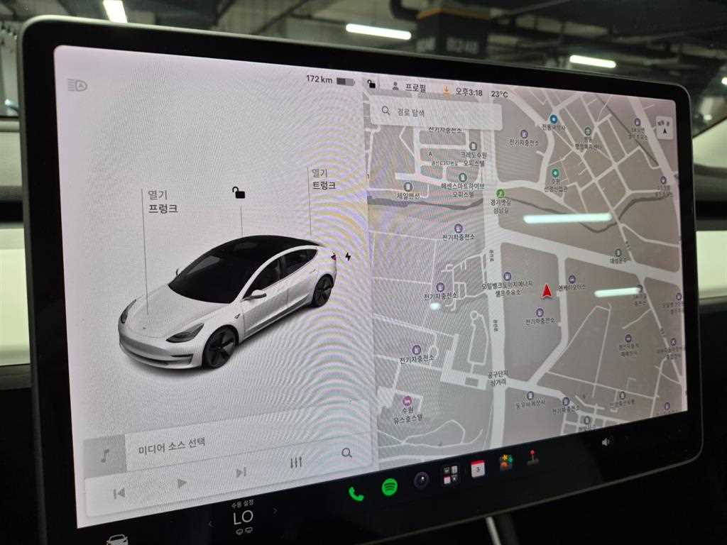 Tesla Model 3 — photo 14