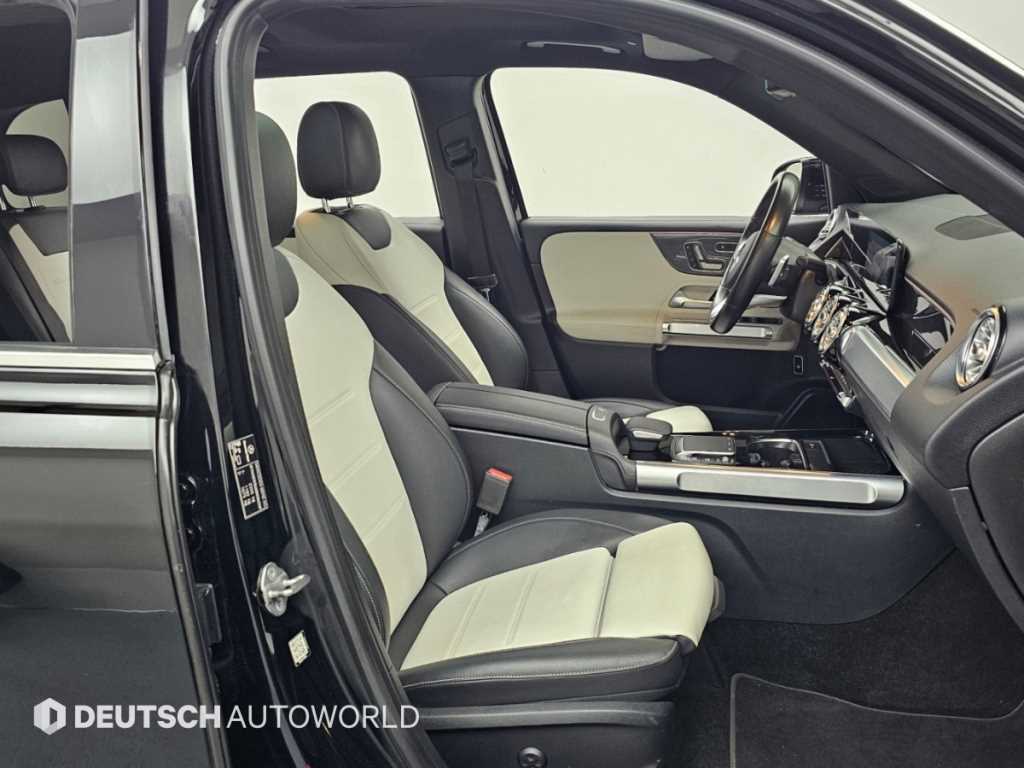 Mercedes-Benz GLB-Class — photo 10