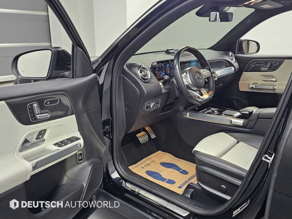 Mercedes-Benz GLB-Class — photo 11