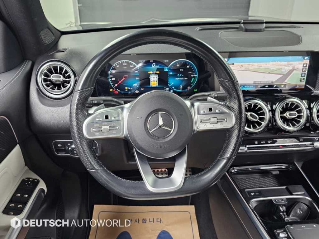 Mercedes-Benz GLB-Class — photo 13