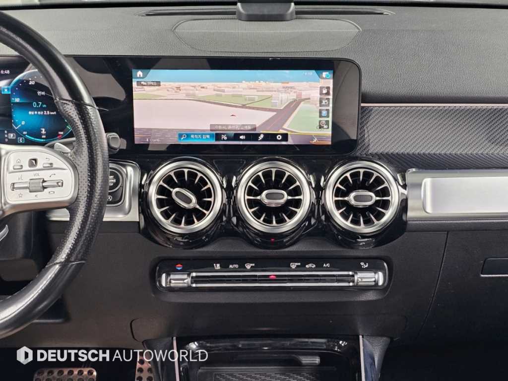 Mercedes-Benz GLB-Class — photo 14