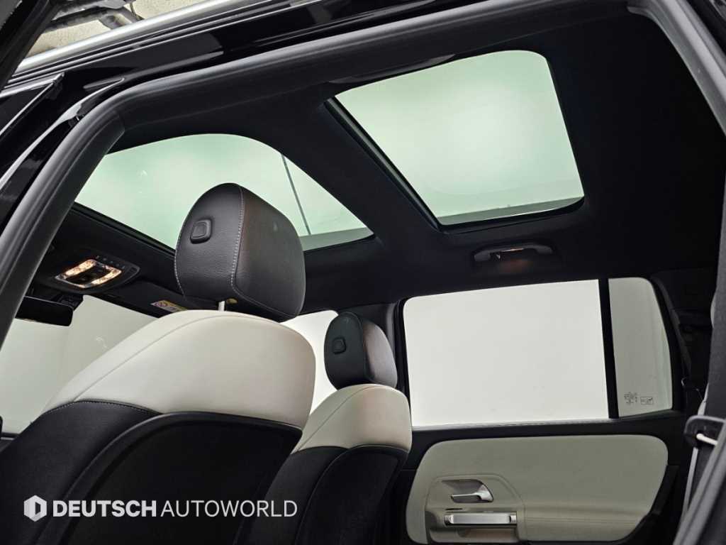 Mercedes-Benz GLB-Class — photo 18