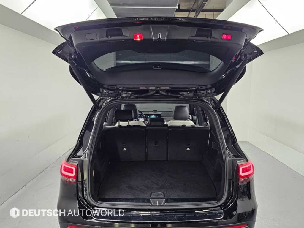 Mercedes-Benz GLB-Class — photo 19