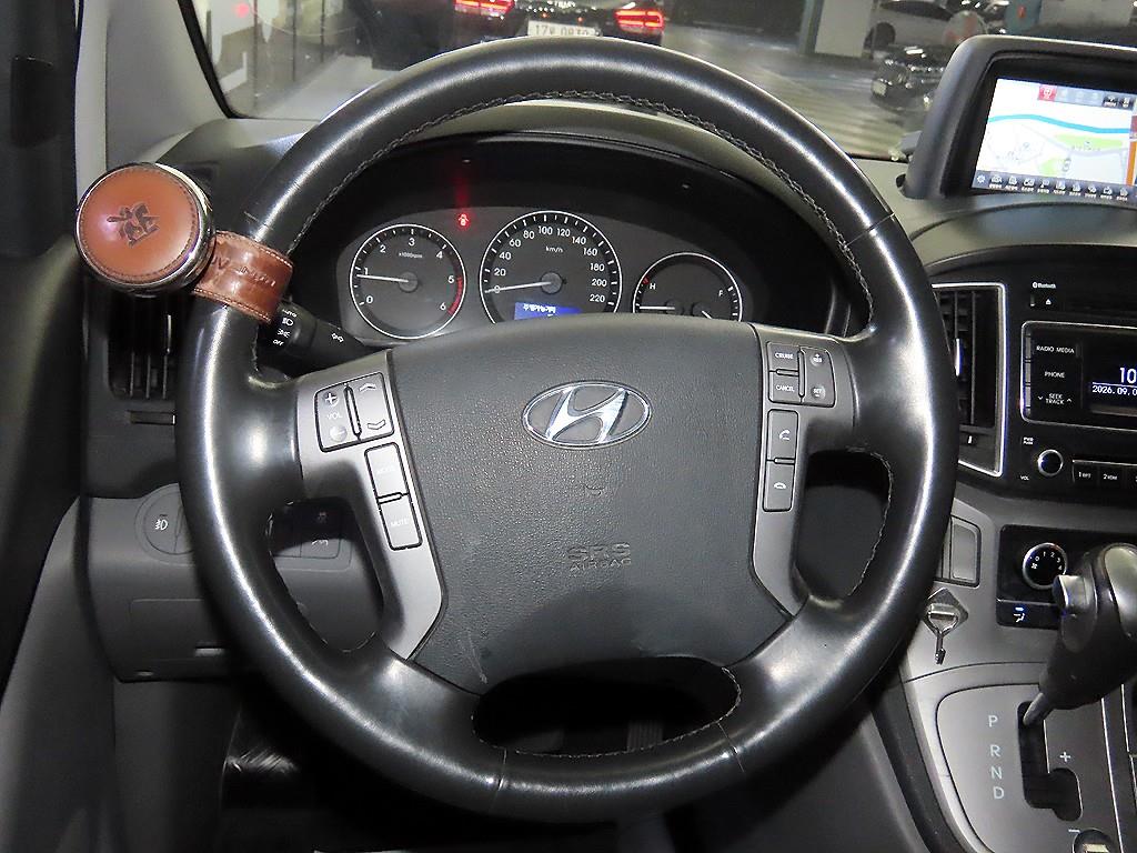 Hyundai Starex — photo 08
