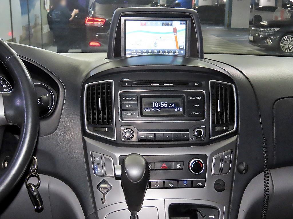 Hyundai Starex — photo 11