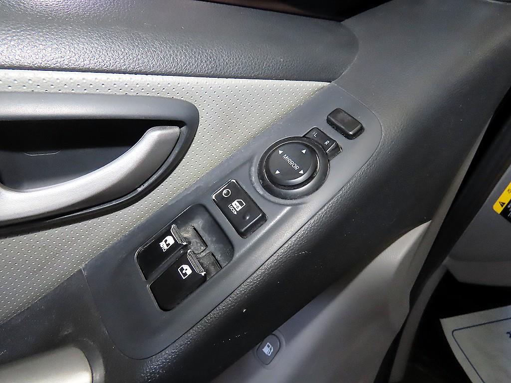 Hyundai Starex — photo 13