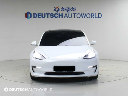 Tesla Model 3 — photo 03