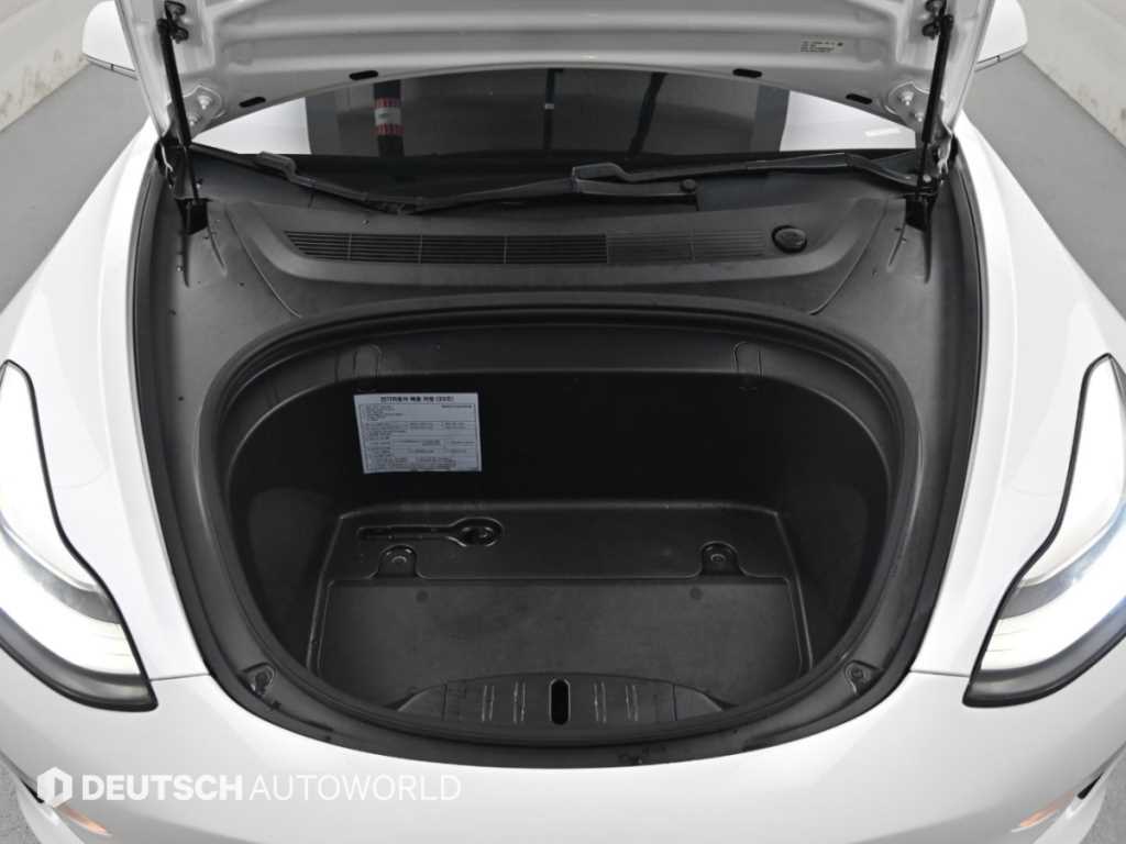 Tesla Model 3 — photo 06