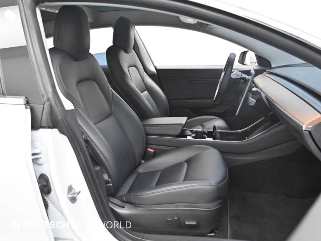 Tesla Model 3 — photo 10