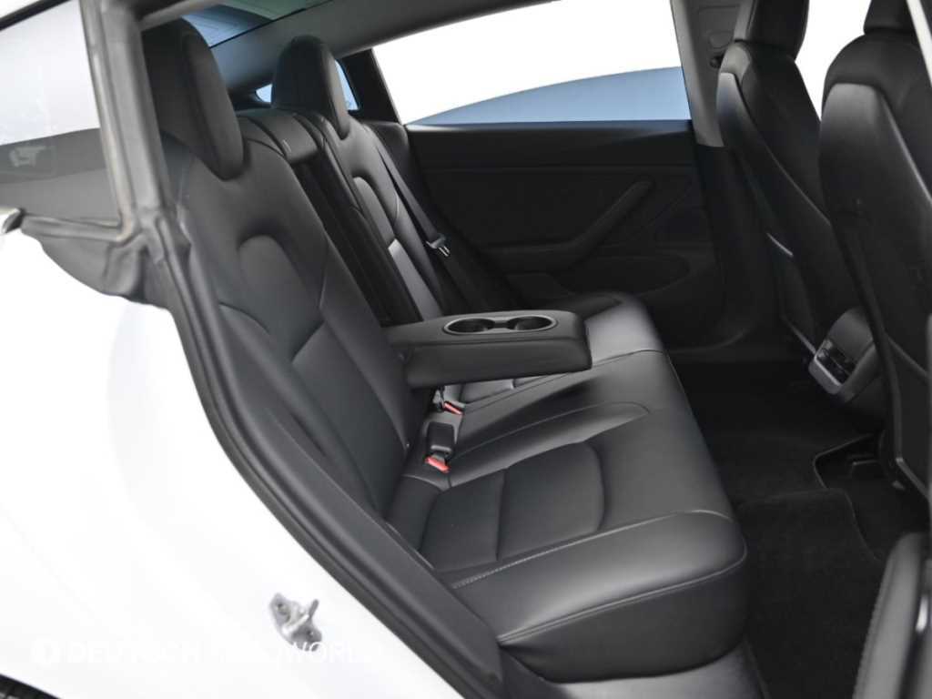Tesla Model 3 — photo 12