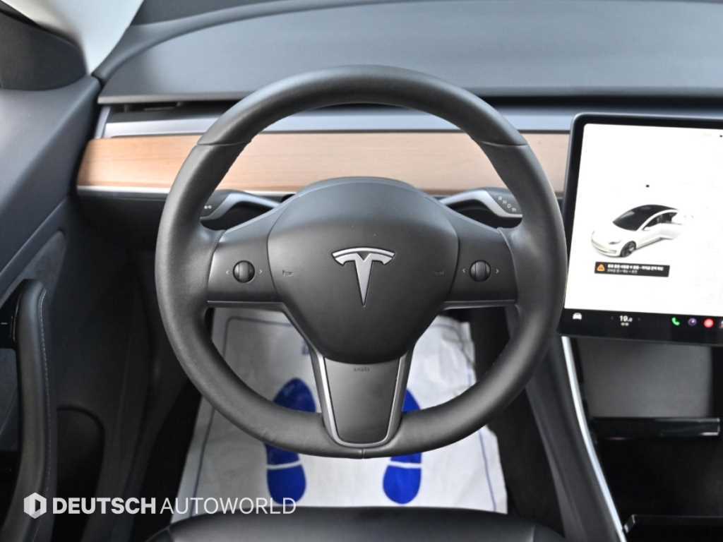 Tesla Model 3 — photo 13