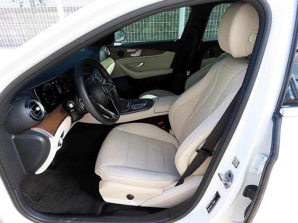 Mercedes-Benz E-Class — photo 01