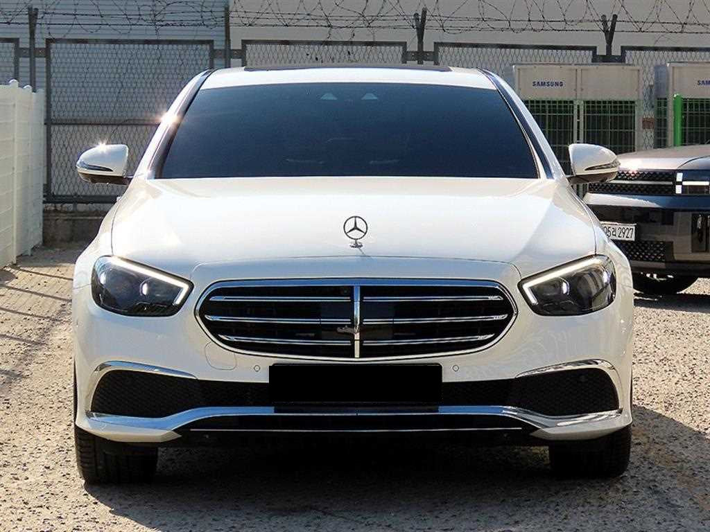 Mercedes-Benz E-Class — photo 02