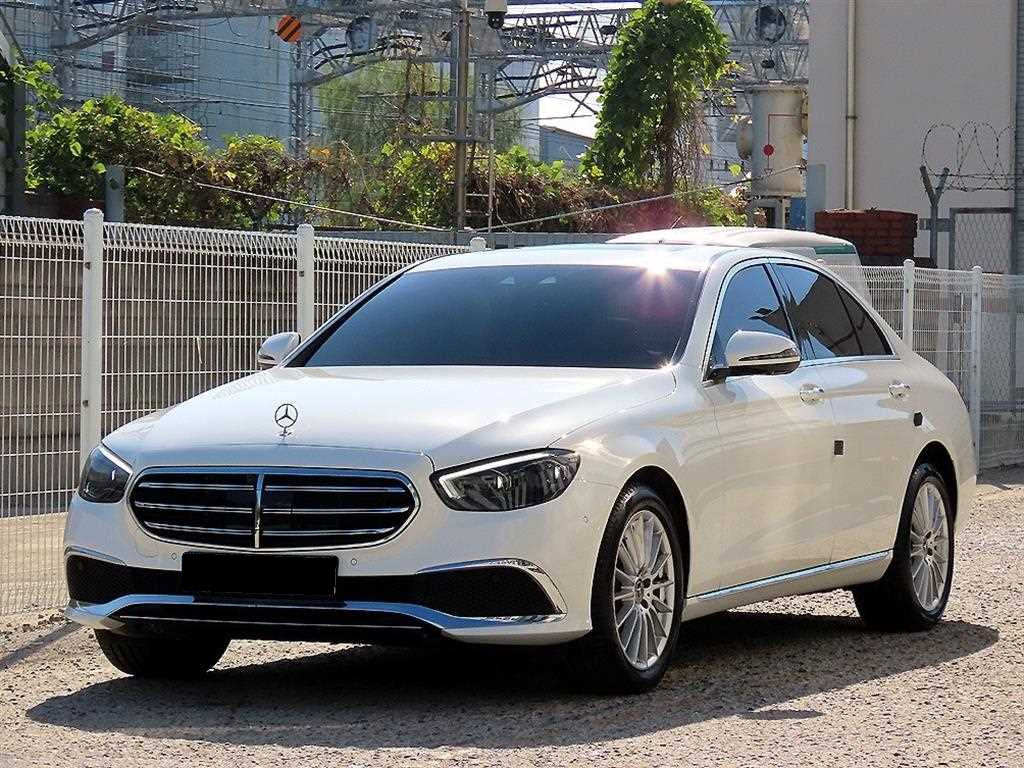 Mercedes-Benz E-Class — photo 03