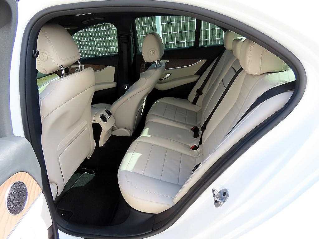 Mercedes-Benz E-Class — photo 06