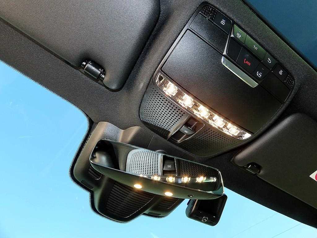 Mercedes-Benz E-Class — photo 15