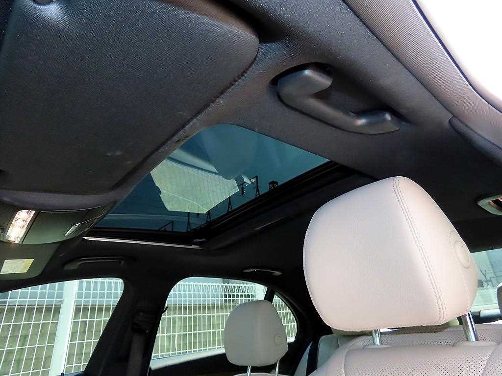Mercedes-Benz E-Class — photo 16