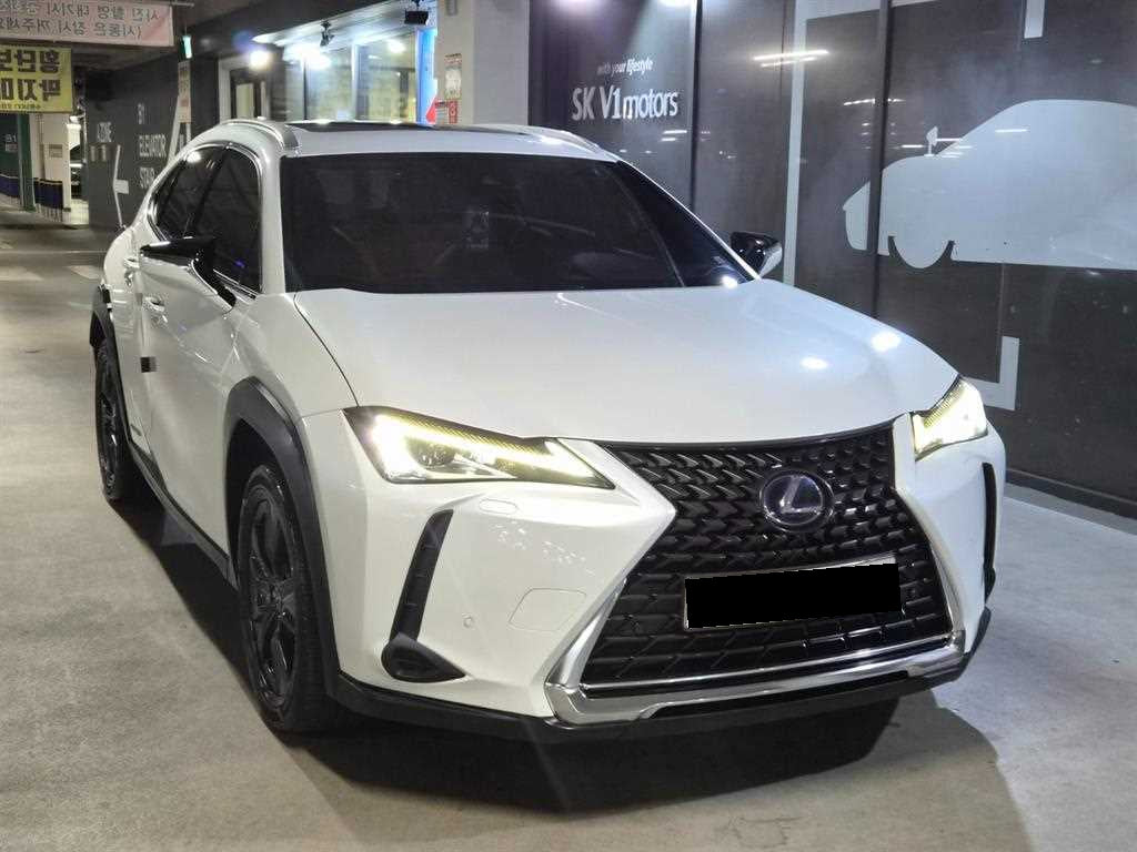 Lexus UX — photo 01