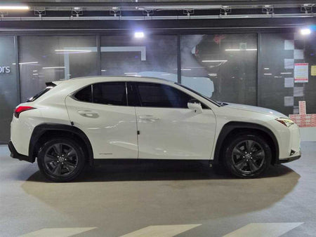 Lexus UX — photo 03