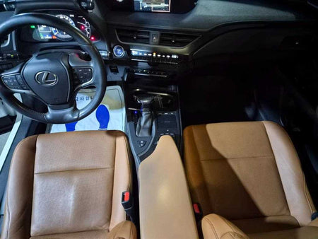 Lexus UX — photo 10