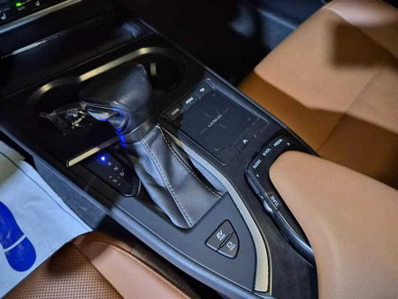 Lexus UX — photo 11